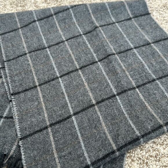 Geoffrey Beene Cashme’ Italian Scarf - Picture 3 of 5